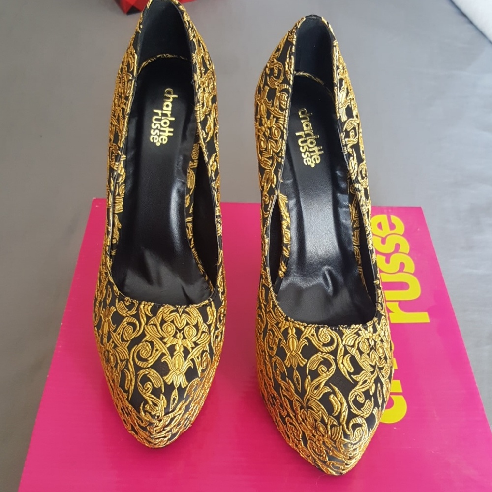 Pretty gold and black platform heels