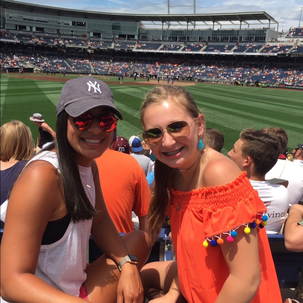 Meet your Posher, Hallee