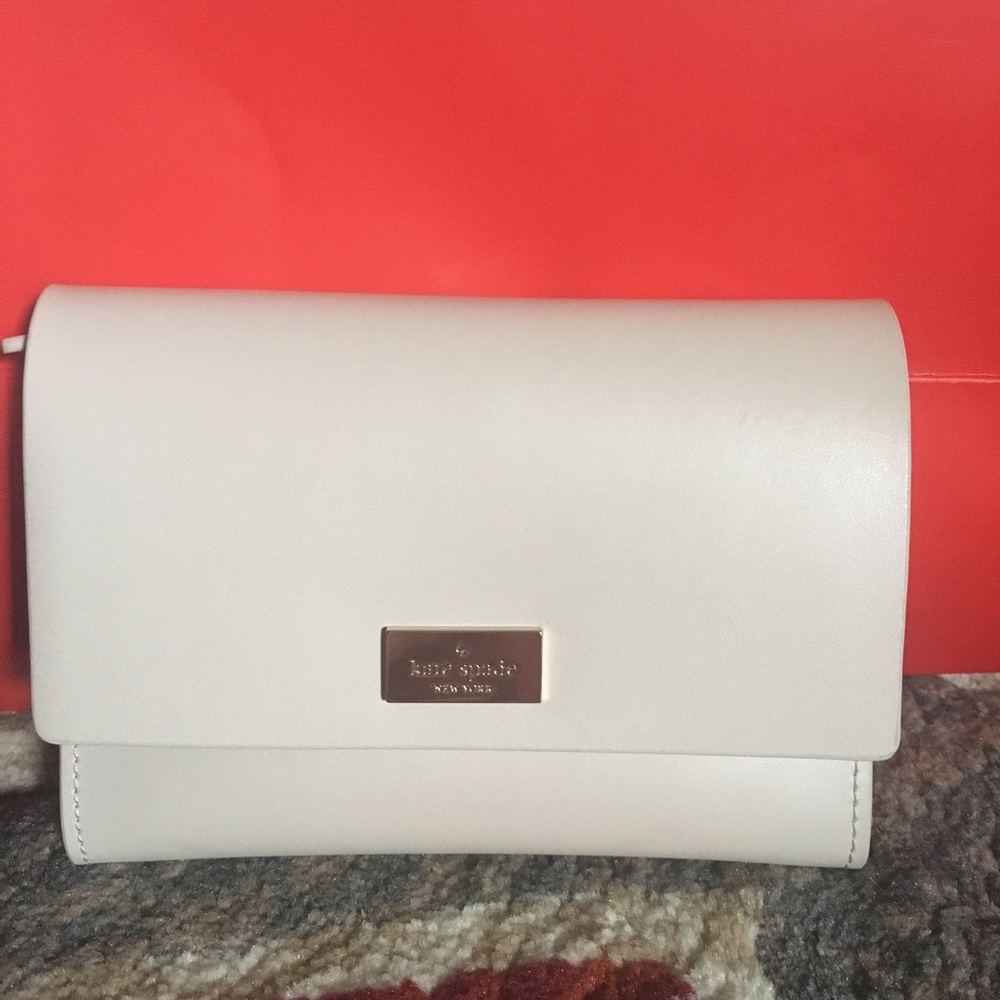 Kate spade ♠️wallet - Picture 1 of 3