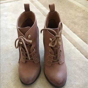 ALDO tan lace-up ankle booties - size 6