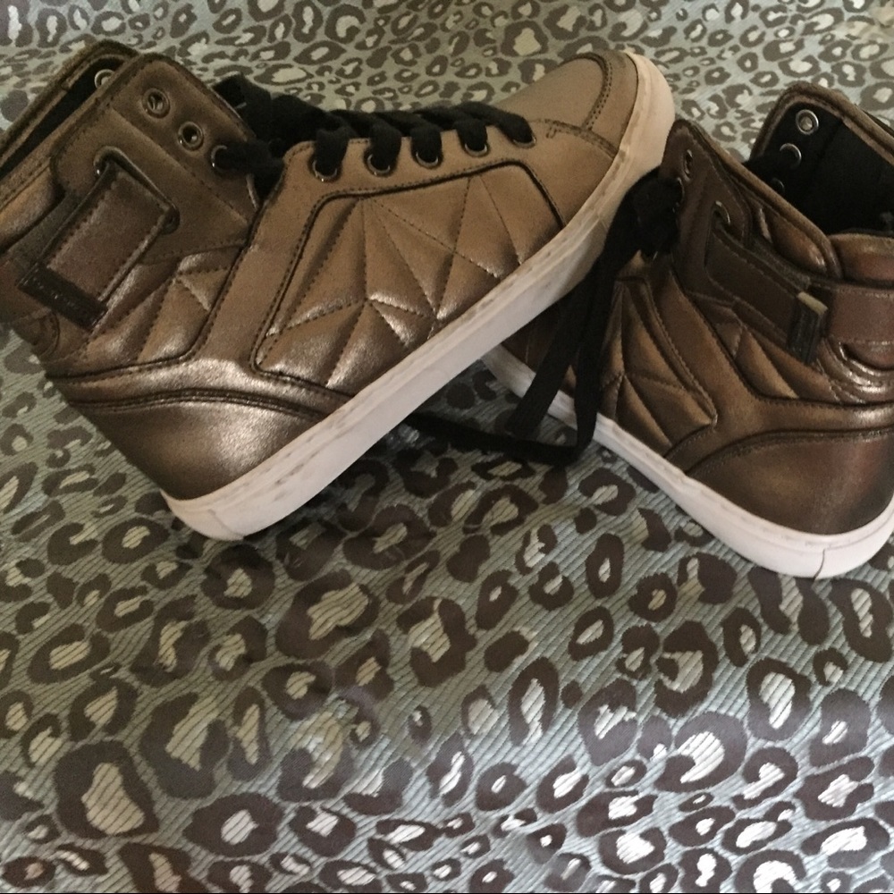Guess metallic high tops. Size 9. Bronze color