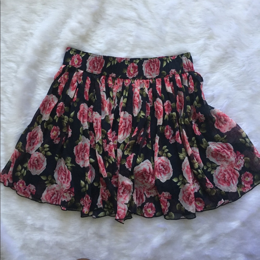 ⚠️‼️ SALE‼️⚠️ Floral Mini Skirt