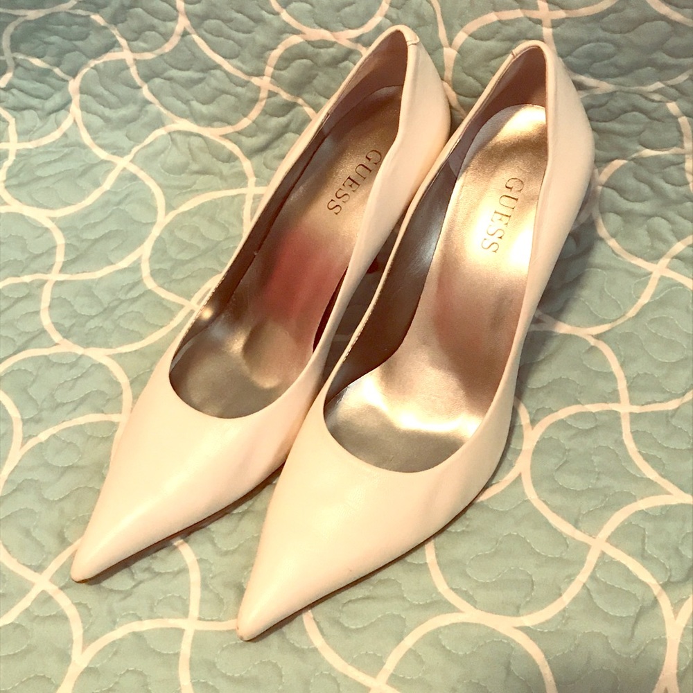Size 7.5 Guess heels