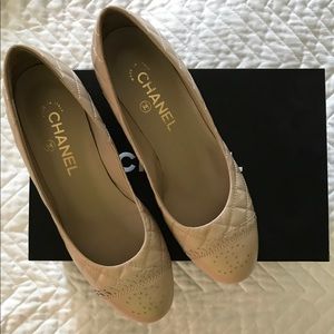 CHANEL cream flats size 38