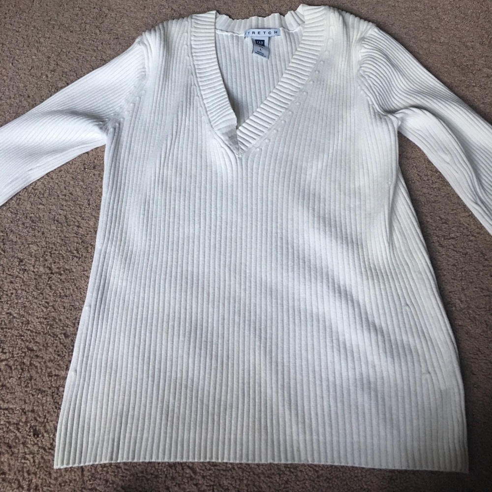 Gap sweater