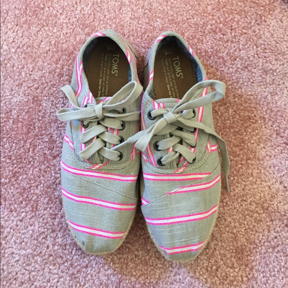 NEW Toms pink, white, and gray lace up shoes