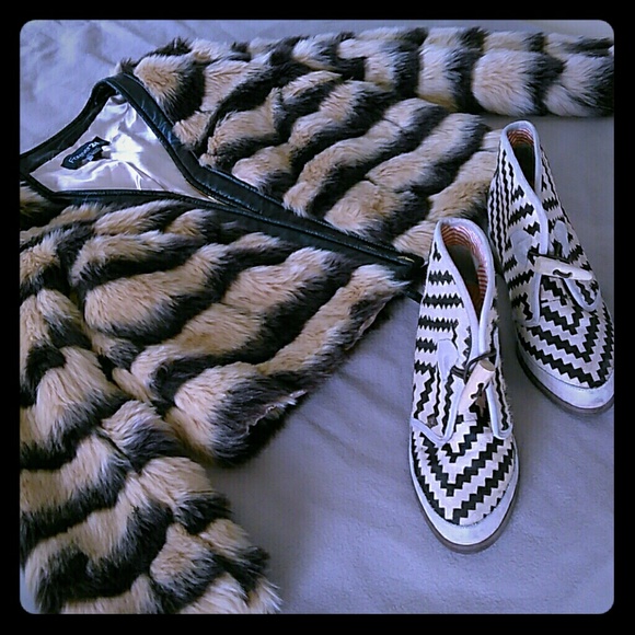 Tiger triped jacket and shoes to match - Picture 1 of 4