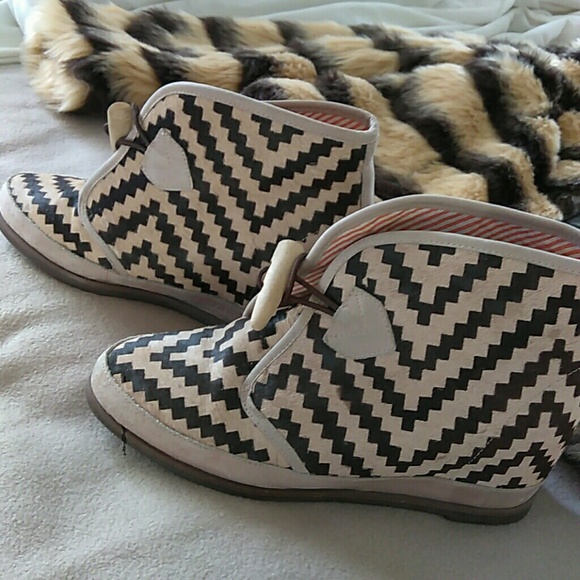 Tiger triped jacket and shoes to match - Picture 2 of 4