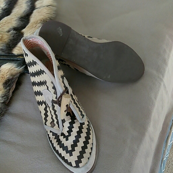 Tiger triped jacket and shoes to match - Picture 3 of 4