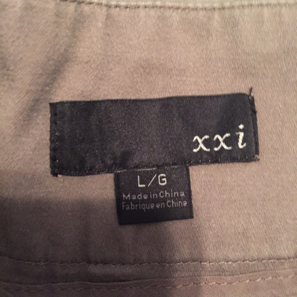 Forever 21 taupe shorts with buttons - Picture 4 of 4