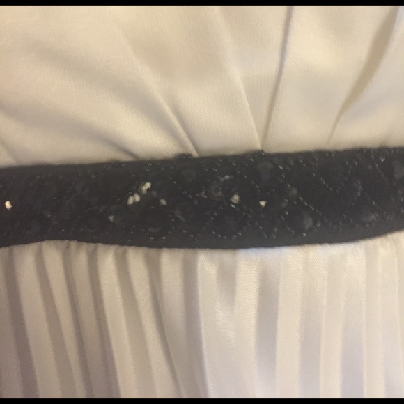 White semi-formal dress - Picture 2 of 2