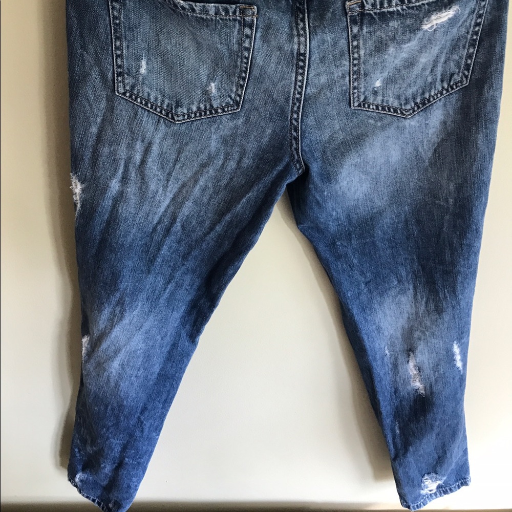 Distressed jeans - Picture 2 of 3