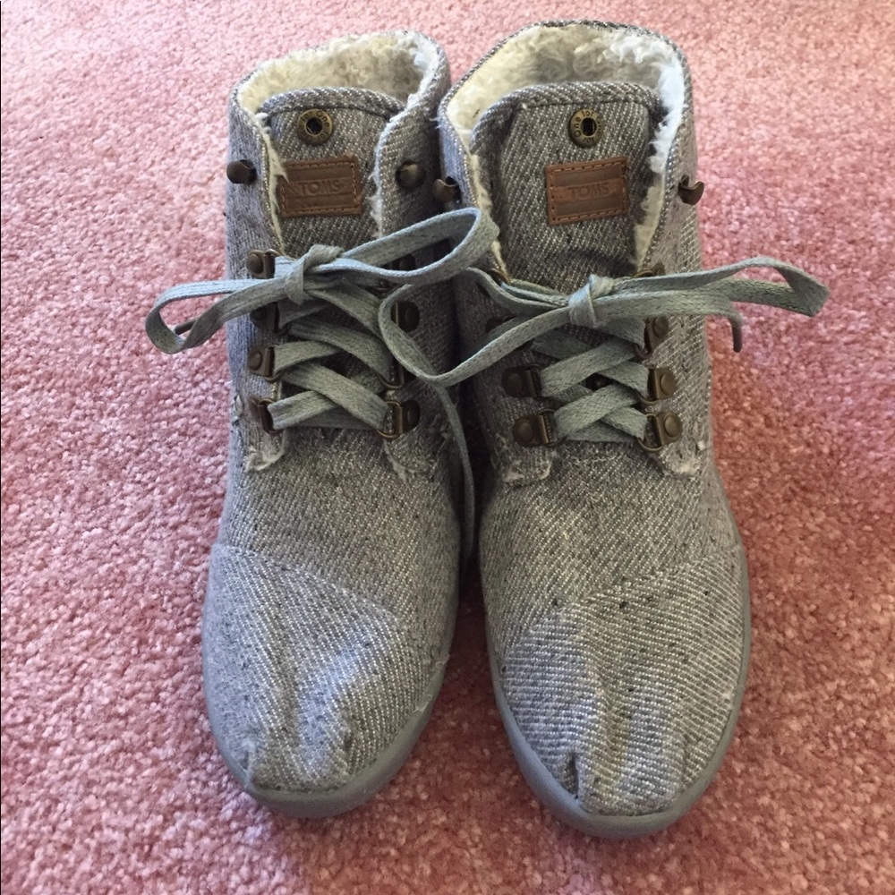 NEW Toms fur lined gray booties