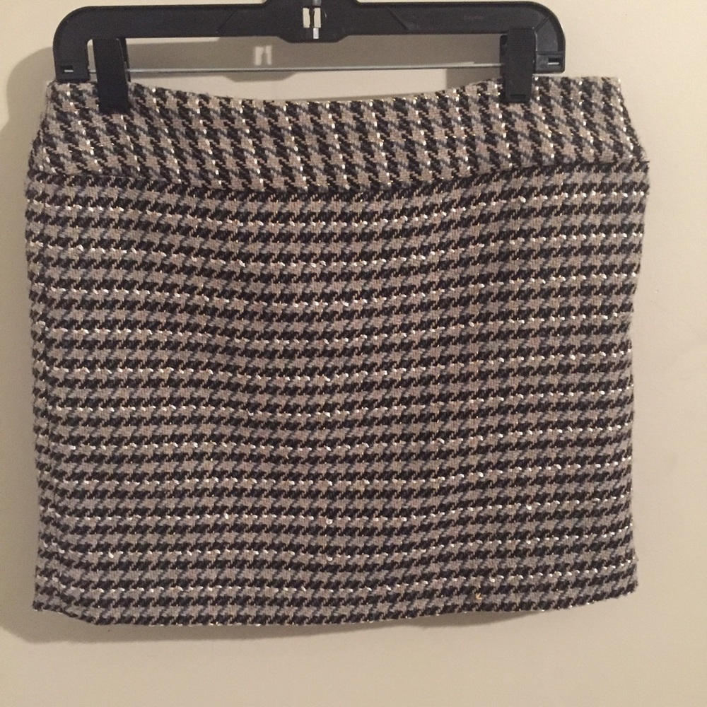 Limited skirt