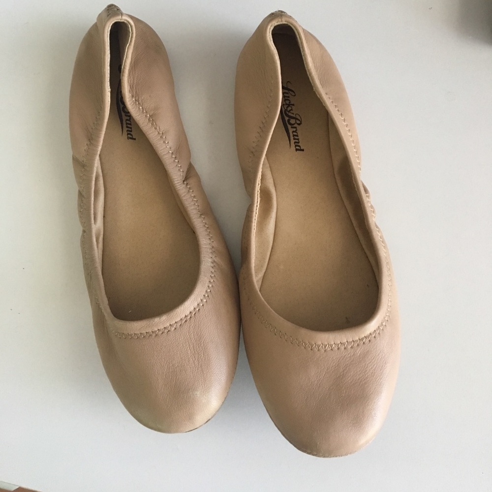 Tan flats