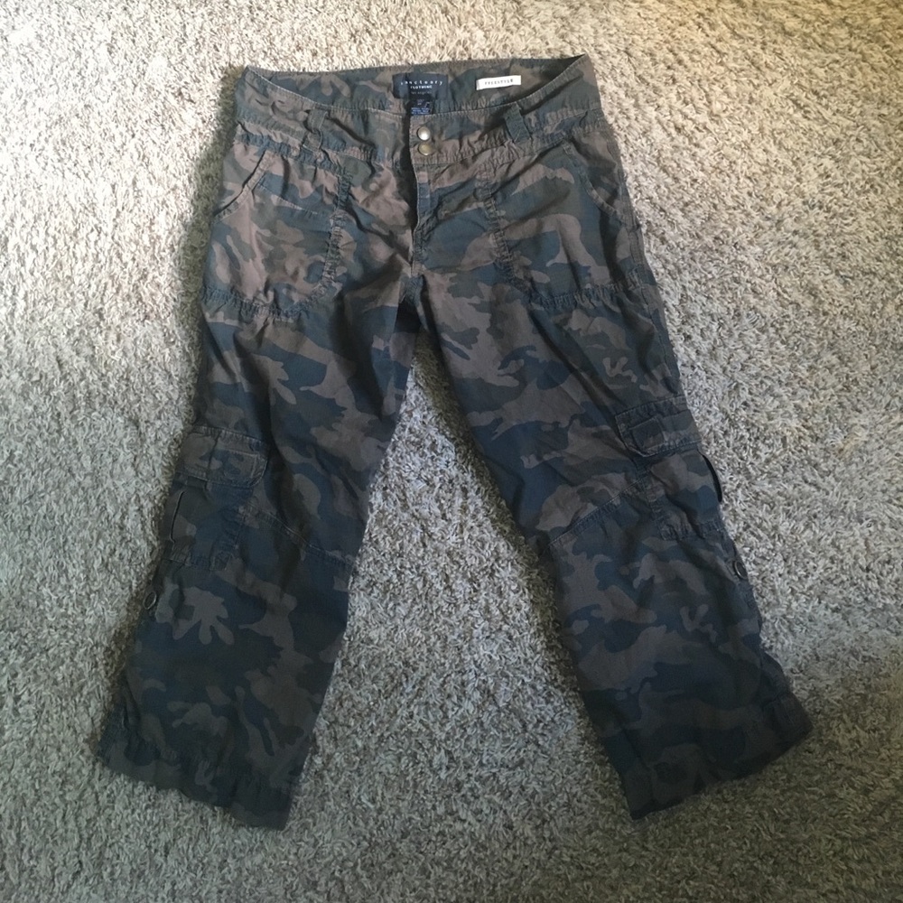 Super cute lightweight camo capris