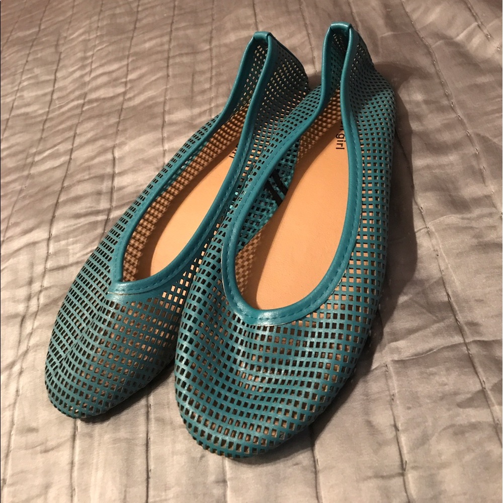 Modern Girl green flats, size 7