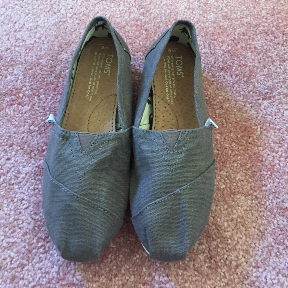 NEW Toms gray slip on