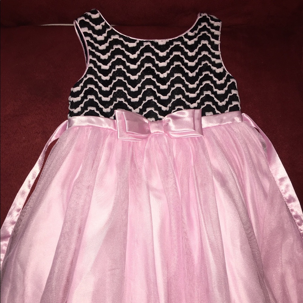 Pink black&white scoop neck sleeve less mini dress
