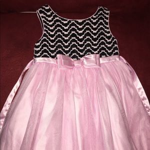 Pink black&white scoop neck sleeve less mini dress