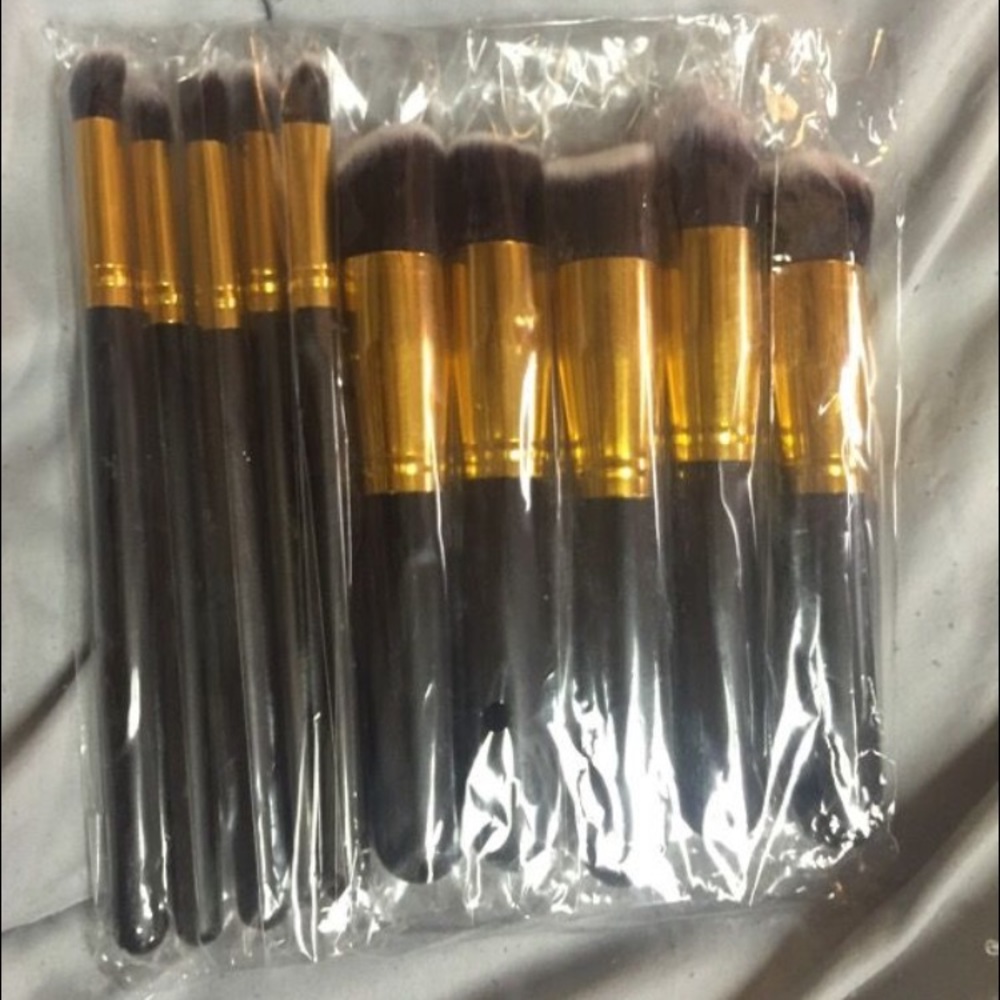 Makeup brushes