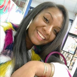 Meet your Posher, Desiree