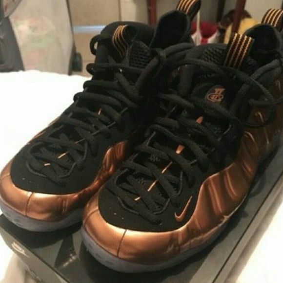 Athletic_Shoes