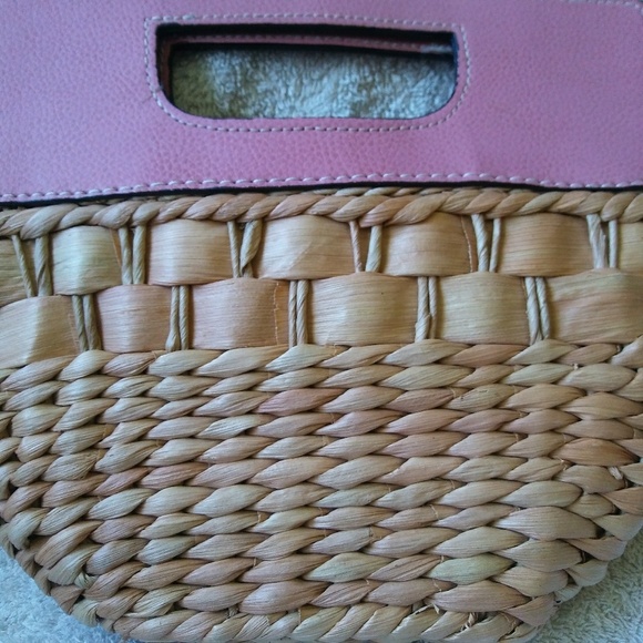 5/$20 VERY CUTE HANDBAG - Picture 2 of 6