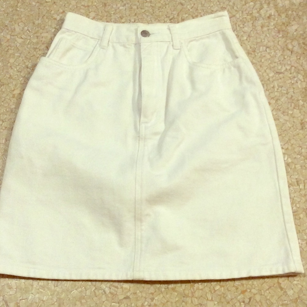 White denim skirt 💋💋