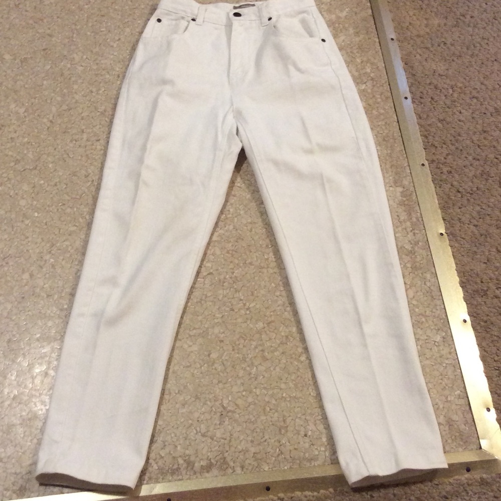 Liz Claiborne White Denim Pants Size 2R 🎉🎉