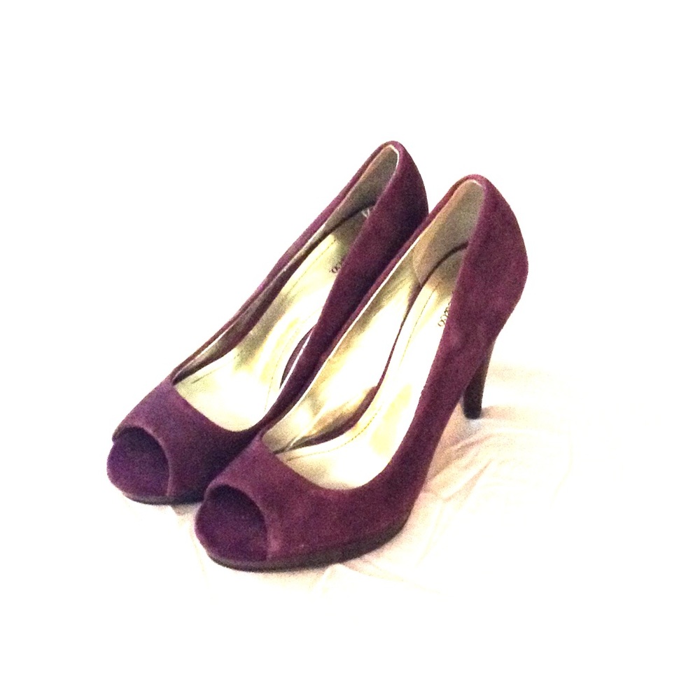 Beautiful Purple Shoes in VERY good condition