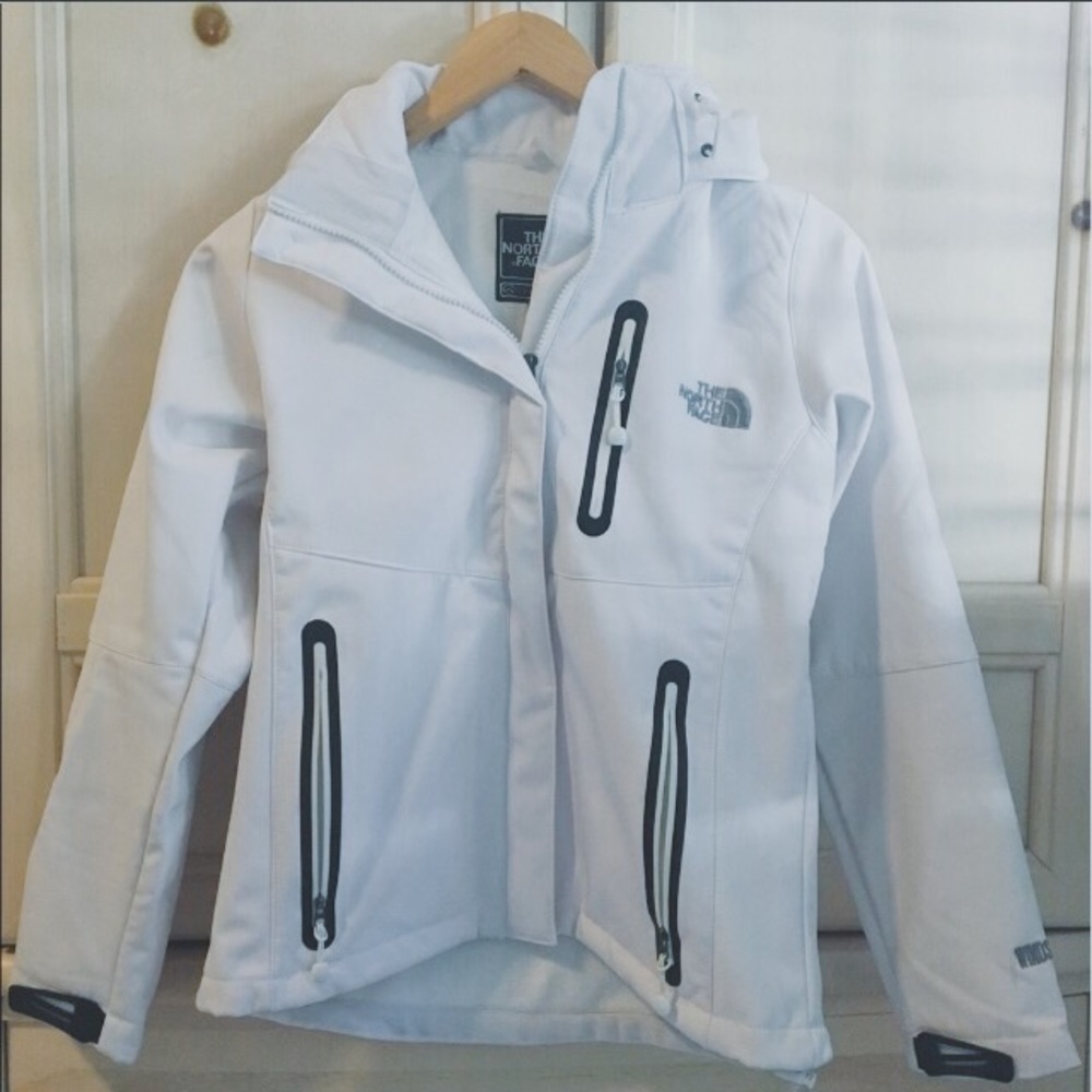 North Face Summit Series White Jacket 🖤