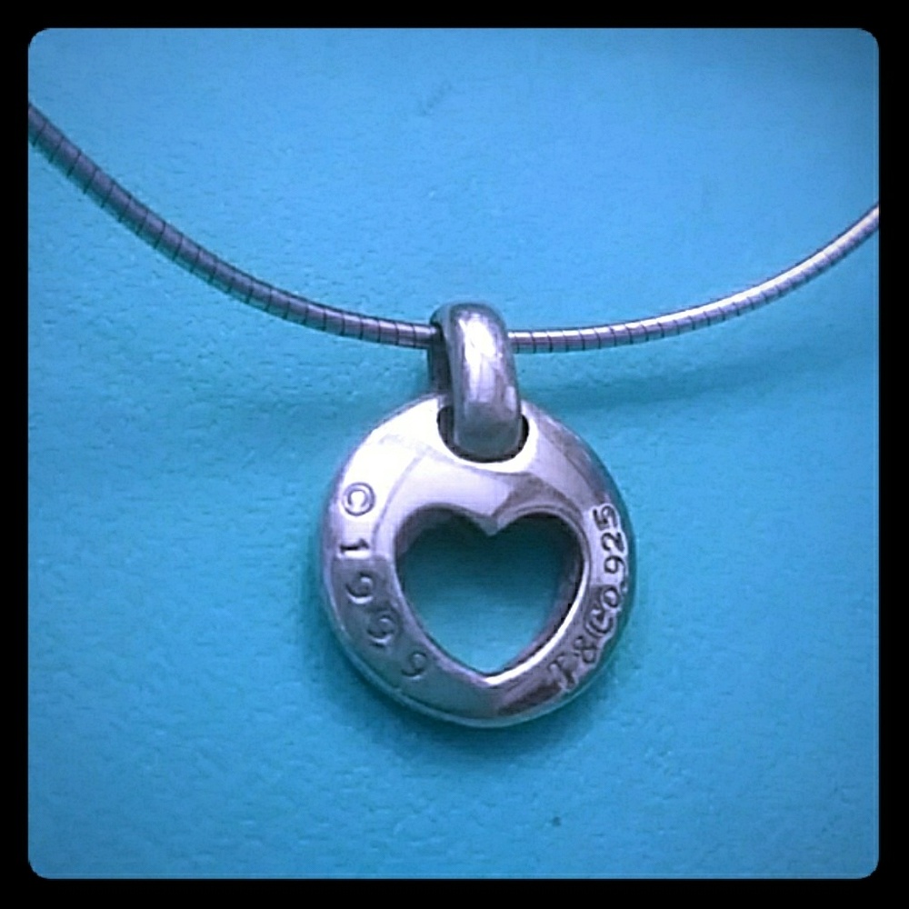 🌟FINAL MKDWN🌟T&CO.🌟 HEART CUT OUT SNAKE CHAIN