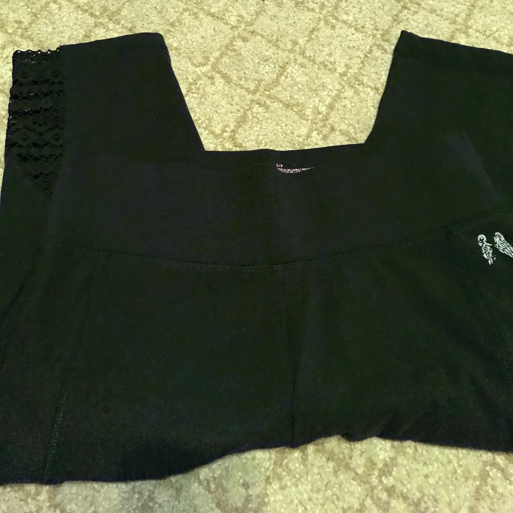 VS capris. Lace detail
