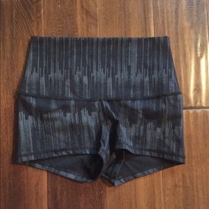 Lululemon spandex high waisted grey pattern sz 6
