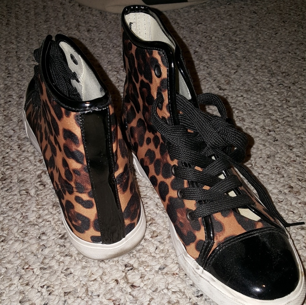Shoes - Picture 2 of 4