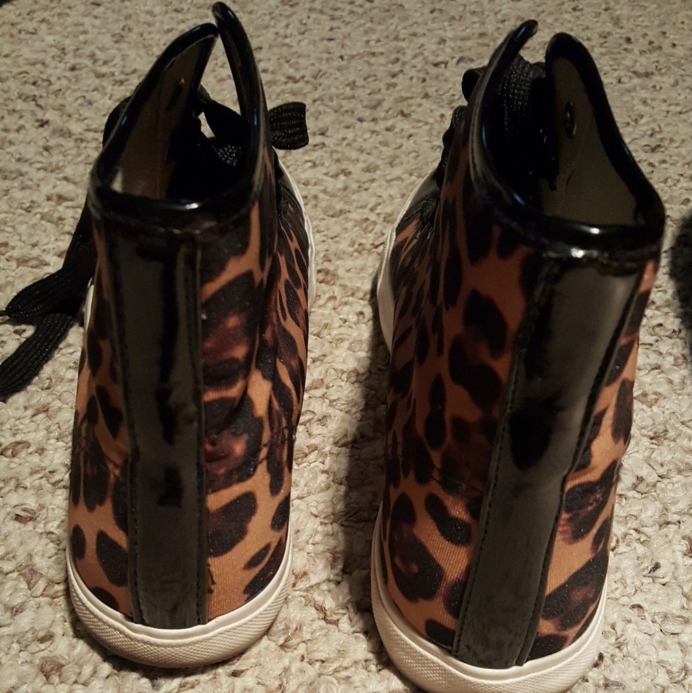 Shoes - Picture 3 of 4