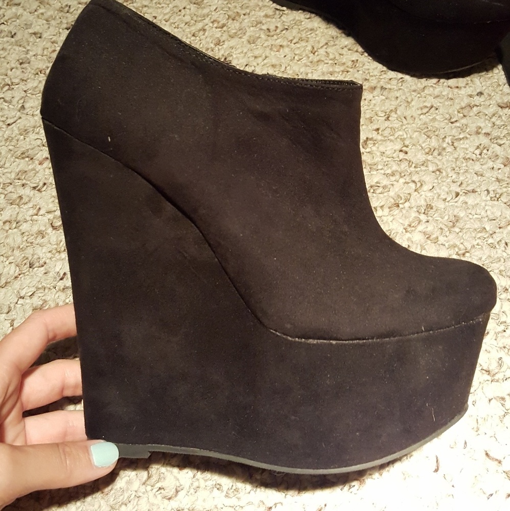 Heels - Picture 2 of 3