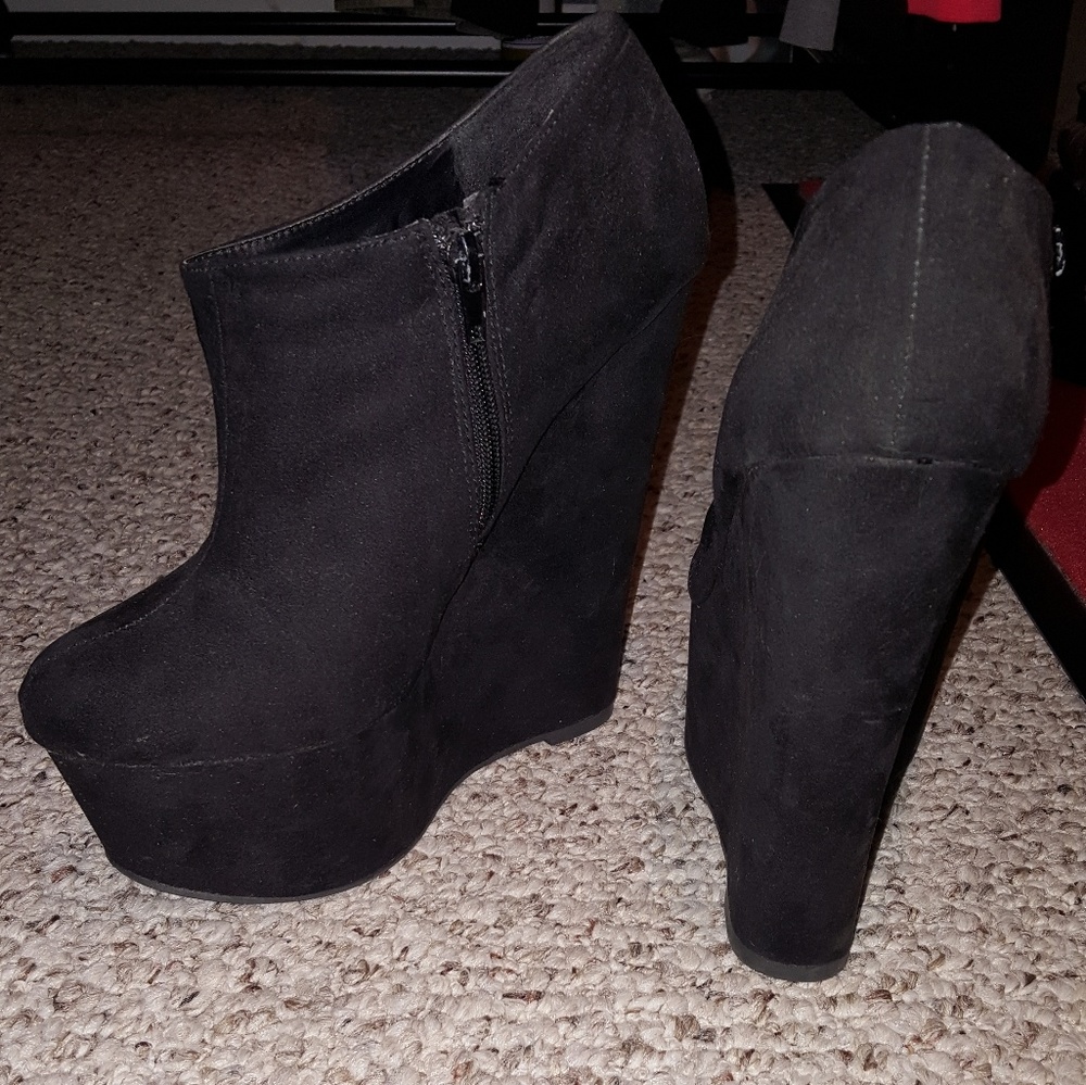 Heels - Picture 3 of 3