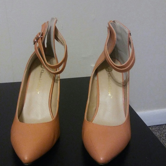 Peach heels size 9 - Picture 2 of 3