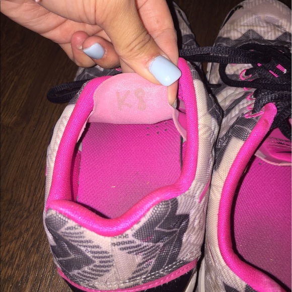 Nike Chevron Running Shoes (pink) Size 7 1/2 - Picture 2 of 2