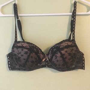 Blacl/nude lacy bra