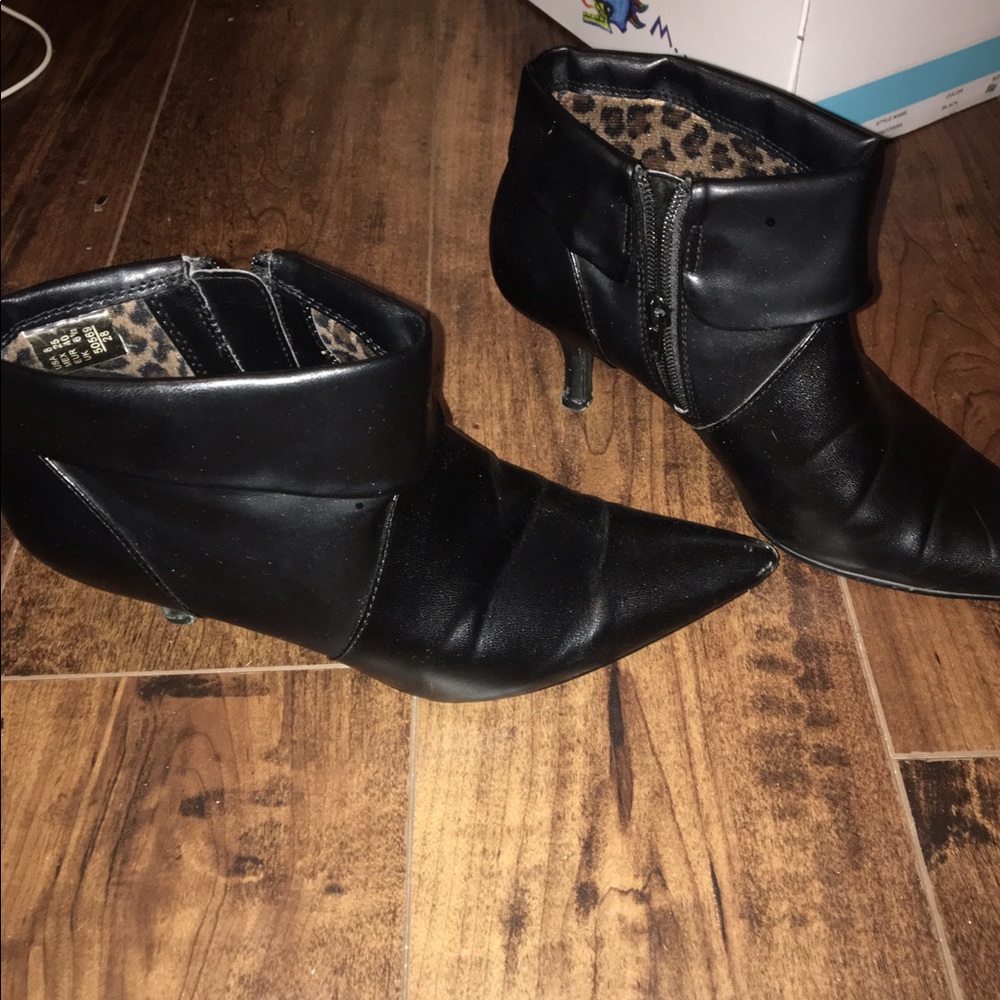 Fioni booties heel w/ pointed toe