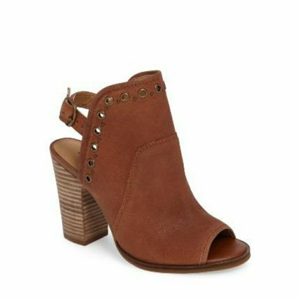 Lucky Brand pep toed stacked leather heels.