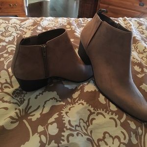 One pair size 10 Old Navy mule style suede boots