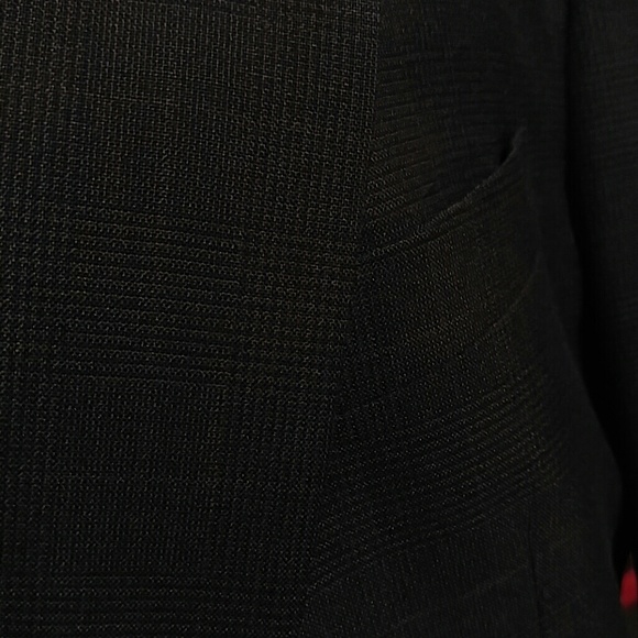 Ladies Suit - Picture 2 of 4