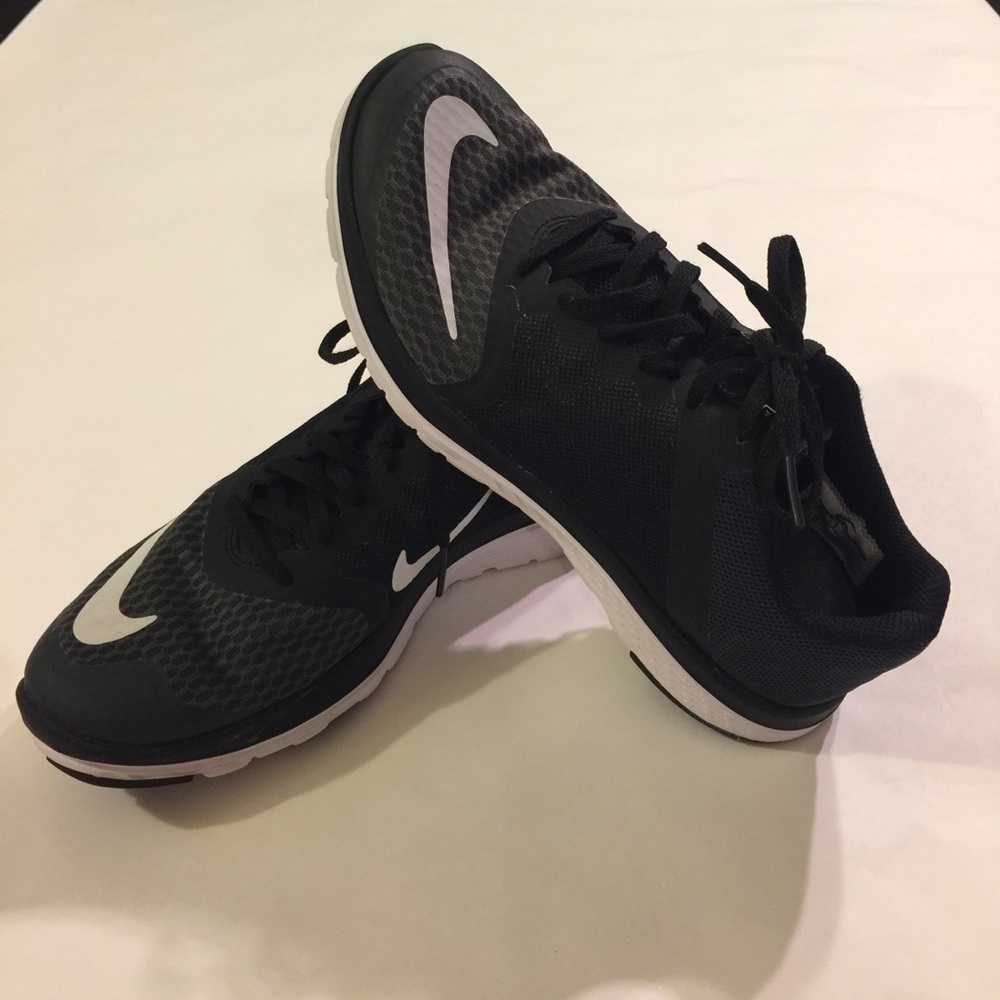 Nike Women's FS Lite Run 3 Running Shoes: Size 8