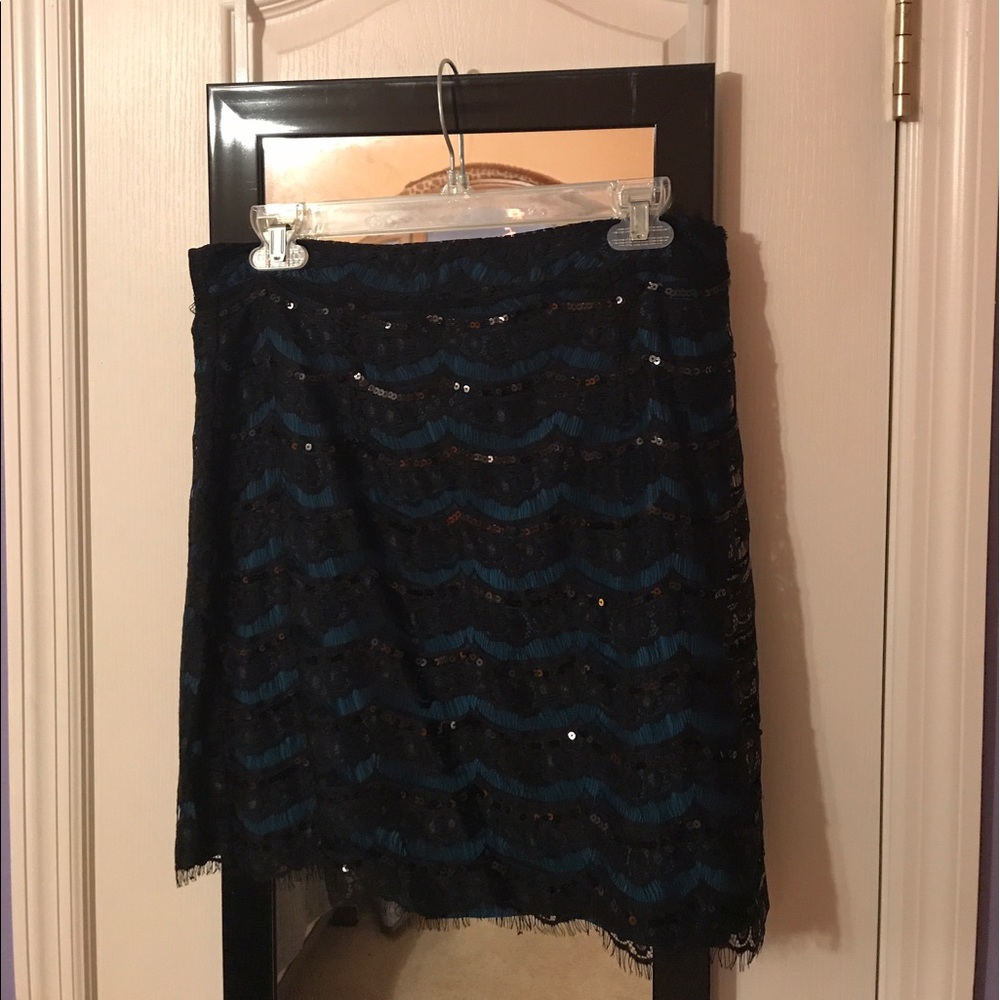 Black & blue zigzag lace skirt