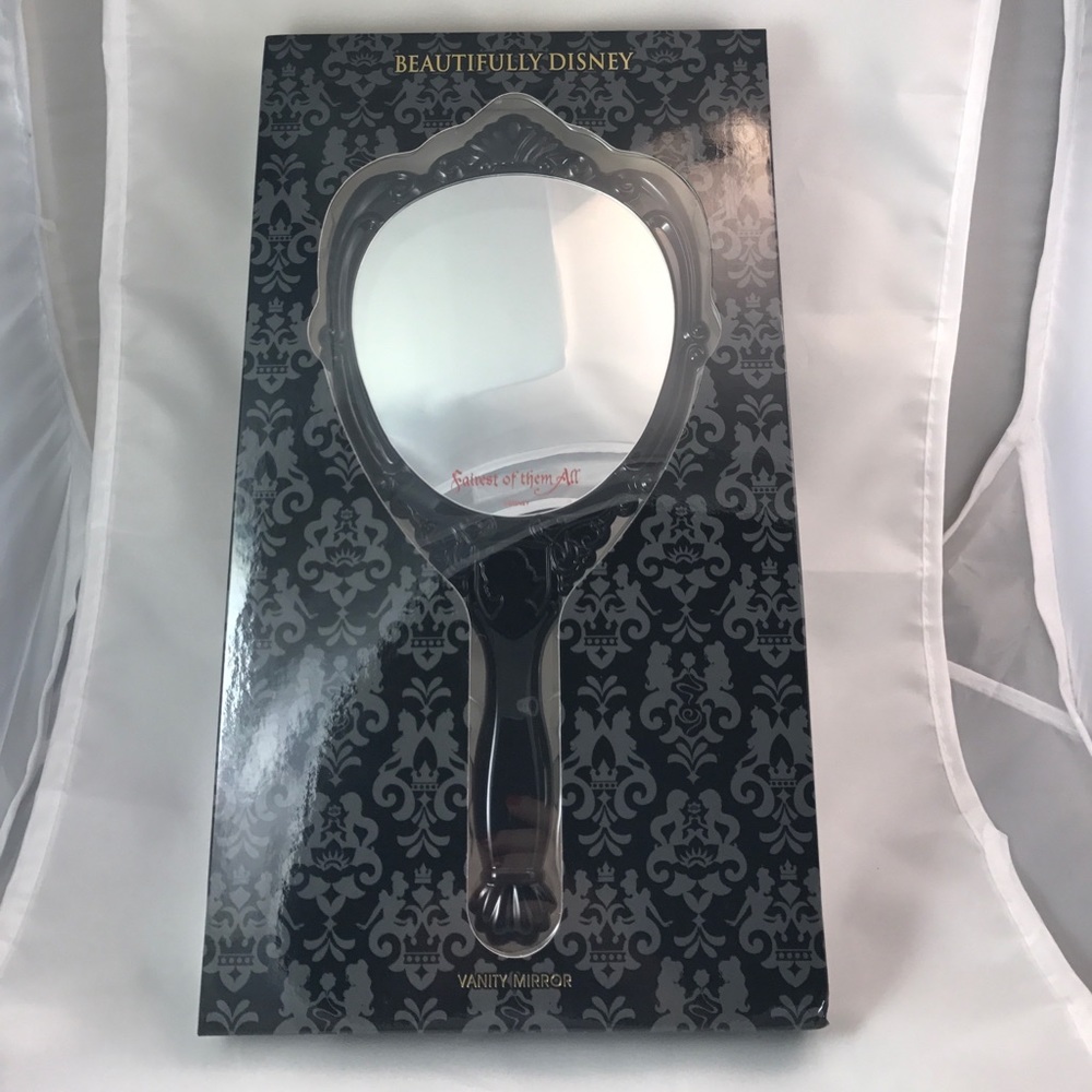 🥸 New in box - Disney handheld mirror