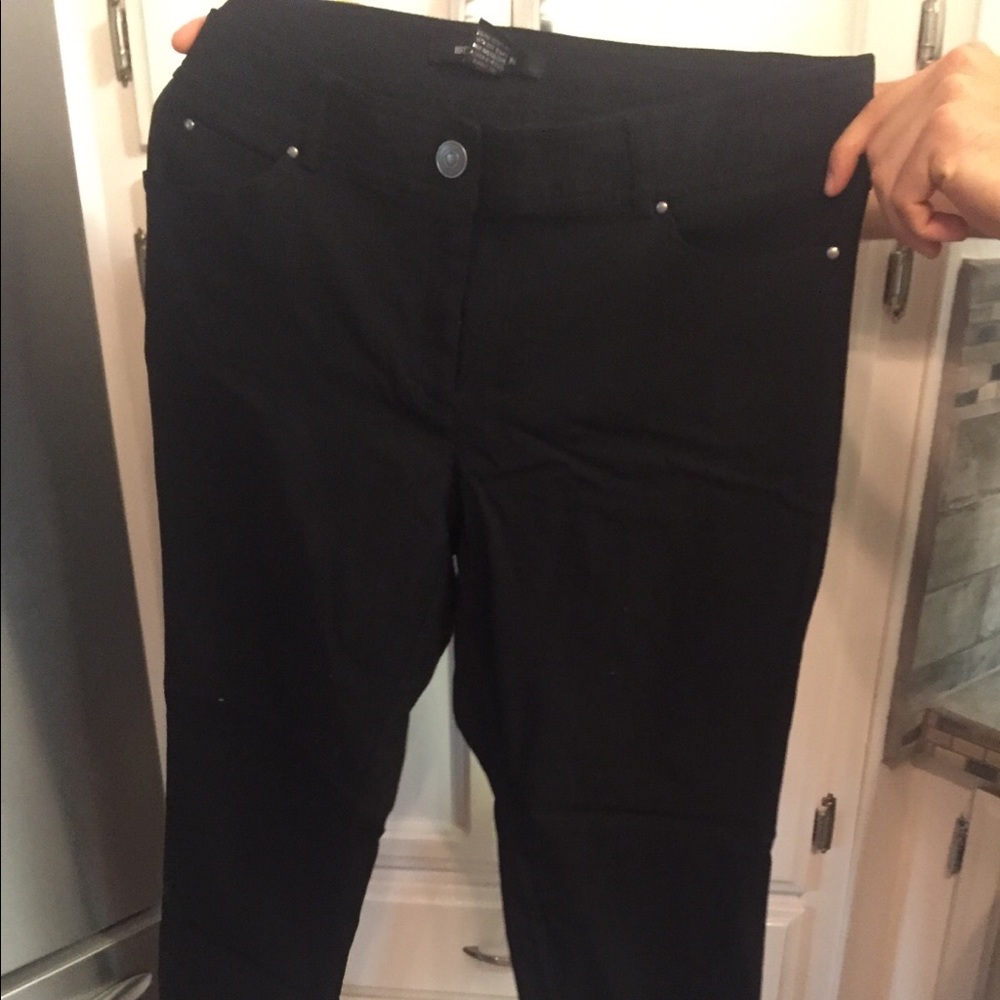 Black jegging pants